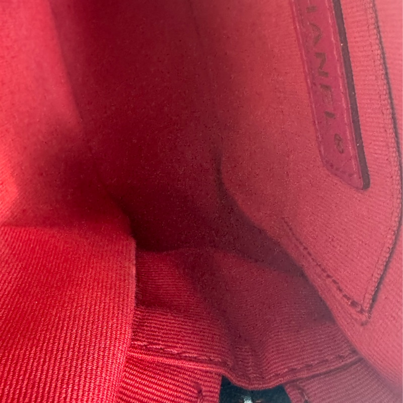 Chanel AS2857黑金雙C直式珍珠鏈包-21