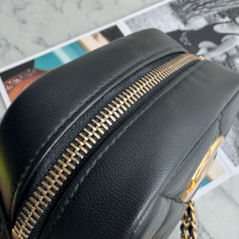 Chanel AS2857黑金雙C直式珍珠鏈包-30