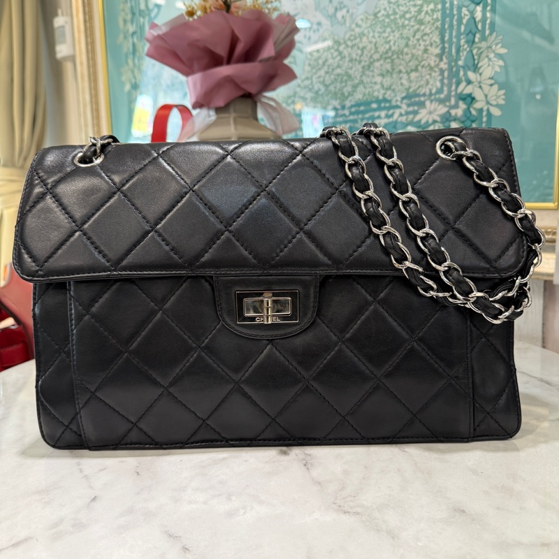 Chanel 黑羊皮菱格紋2.55銀釦後一字拉層下蓋肩斜鏈包-0