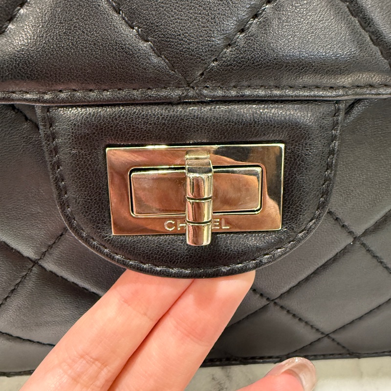 Chanel 黑羊皮菱格紋2.55銀釦後一字拉層下蓋肩斜鏈包-8