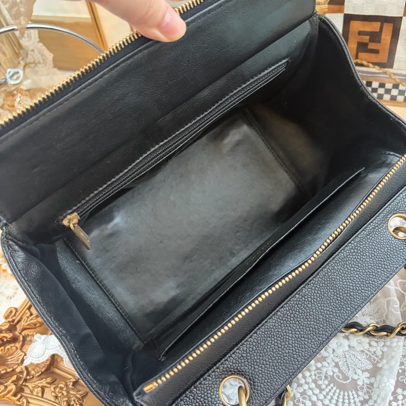 Chanel 魚子醬牛皮黑金鏈條包-17