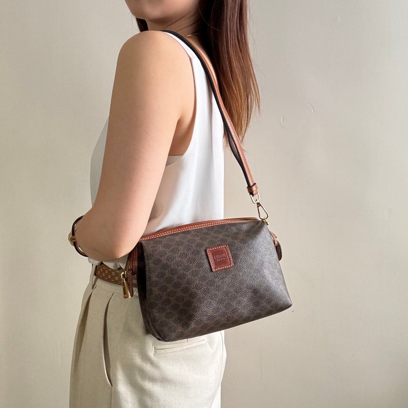 Celine Macadam 老花雲朵包 腋下包 真皮棕色 防水-0