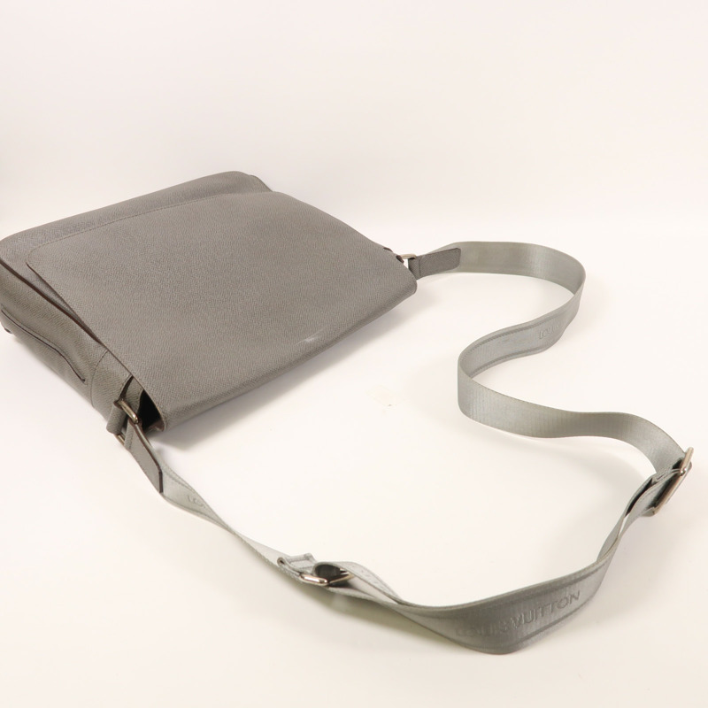 LOUIS VUITTON Taiga Roman MM銀扣肩背袋-7