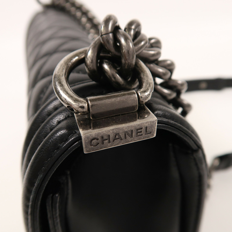 CHANEL 羊皮皮革Boy 25銀扣鏈帶肩背袋-13