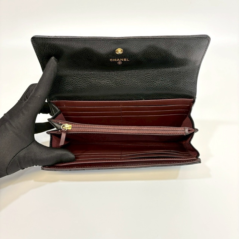 CHANEL黑色荔枝牛皮金釦12卡下蓋長夾 A50096-5