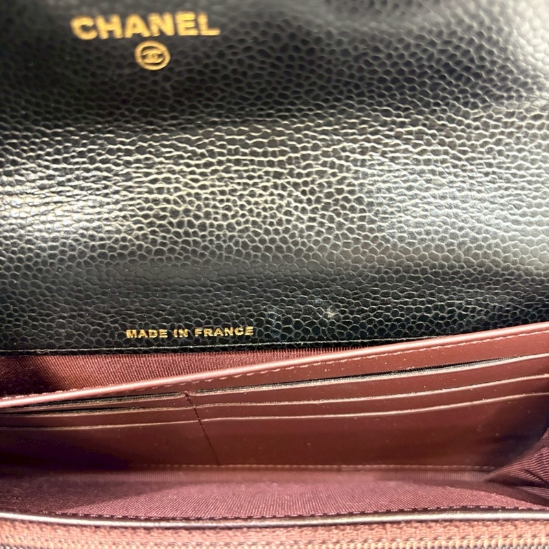 CHANEL黑色荔枝牛皮金釦12卡下蓋長夾 A50096-6