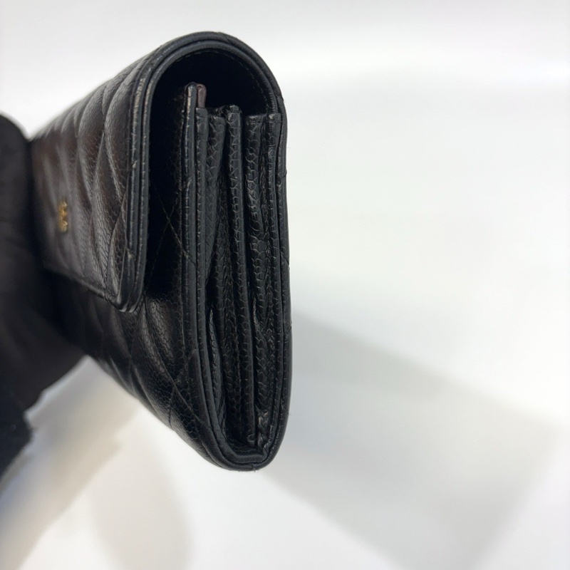 CHANEL黑色荔枝牛皮金釦12卡下蓋長夾 A50096-10