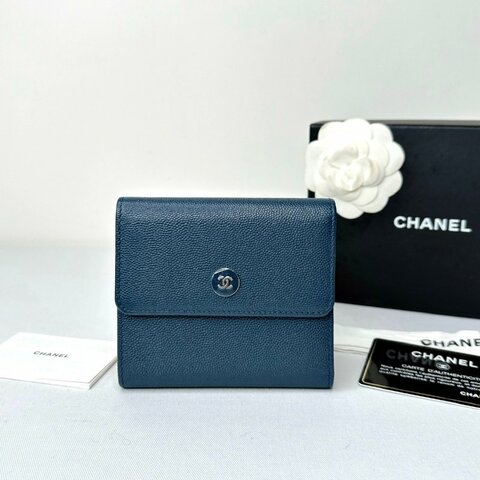 CHANEL 深藍牛皮扣式三折短夾