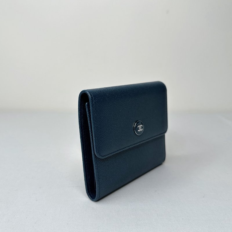 CHANEL 深藍牛皮扣式三折短夾-3