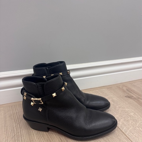 Valentino 經典黑色短靴 35.5號