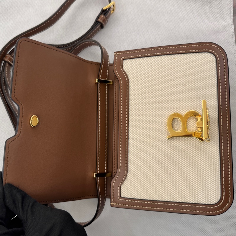 Burberry棕皮邊白帆布金釦TB斜背包-7