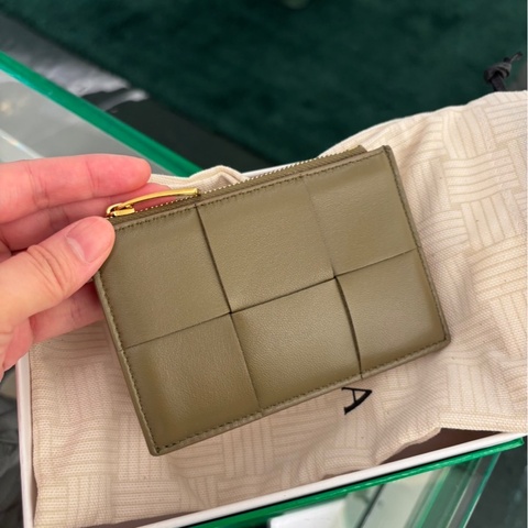 BOTTEGA VENETA 6格卡包