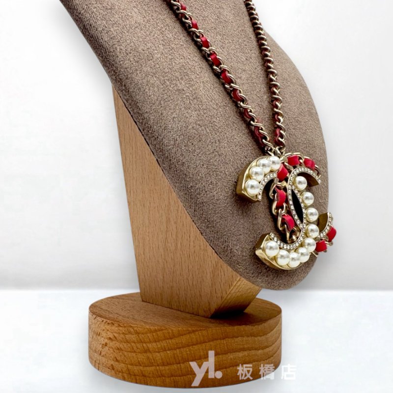 CHANEL 桃粉皮穿鍊雙C珍珠短項鍊AB0124-3