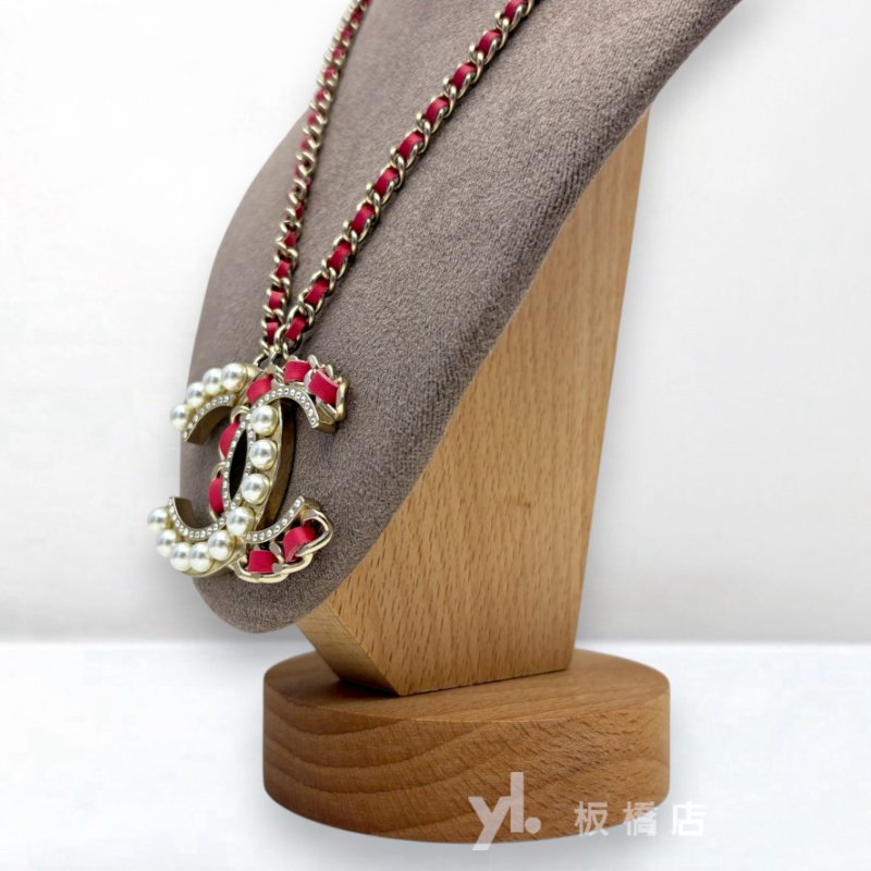 CHANEL 桃粉皮穿鍊雙C珍珠短項鍊AB0124-4