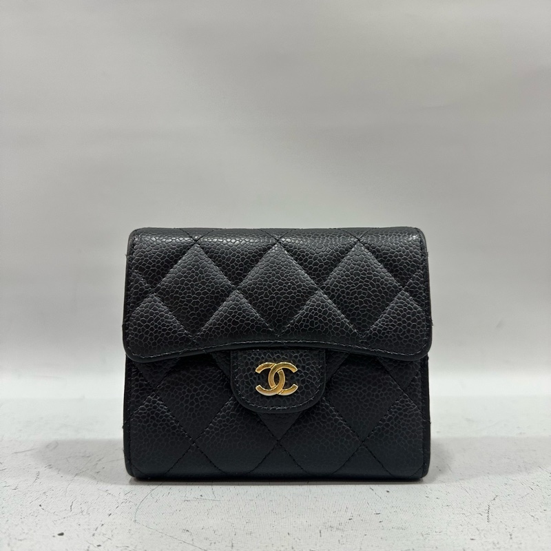 chanel A82288 黑荔枝皮金釦三折短夾-0