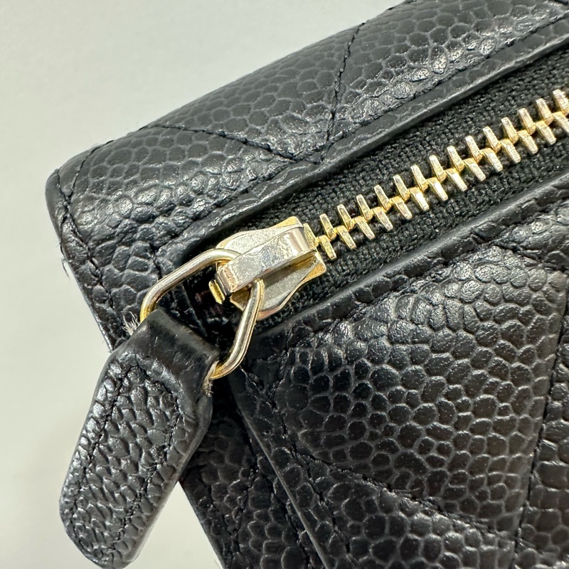 chanel A82288 黑荔枝皮金釦三折短夾-10