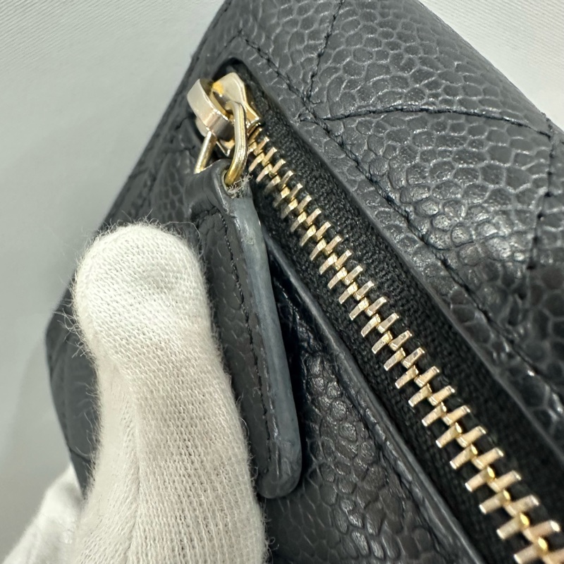 chanel A82288 黑荔枝皮金釦三折短夾-11