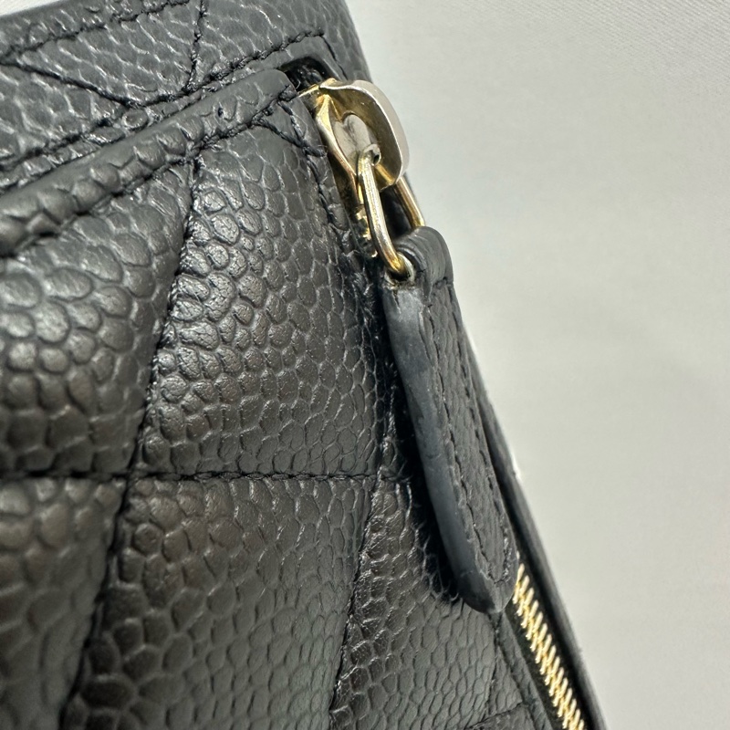 chanel A82288 黑荔枝皮金釦三折短夾-12