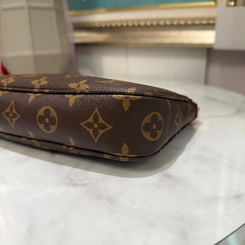 🌟新款可斜背麻將包🌟LV 原花PochetteAccessoires金釦肩斜背麻將包-4