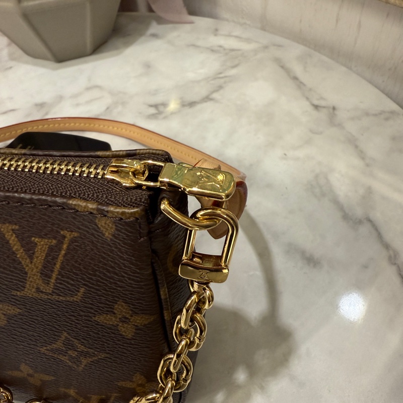 🌟新款可斜背麻將包🌟LV 原花PochetteAccessoires金釦肩斜背麻將包-9
