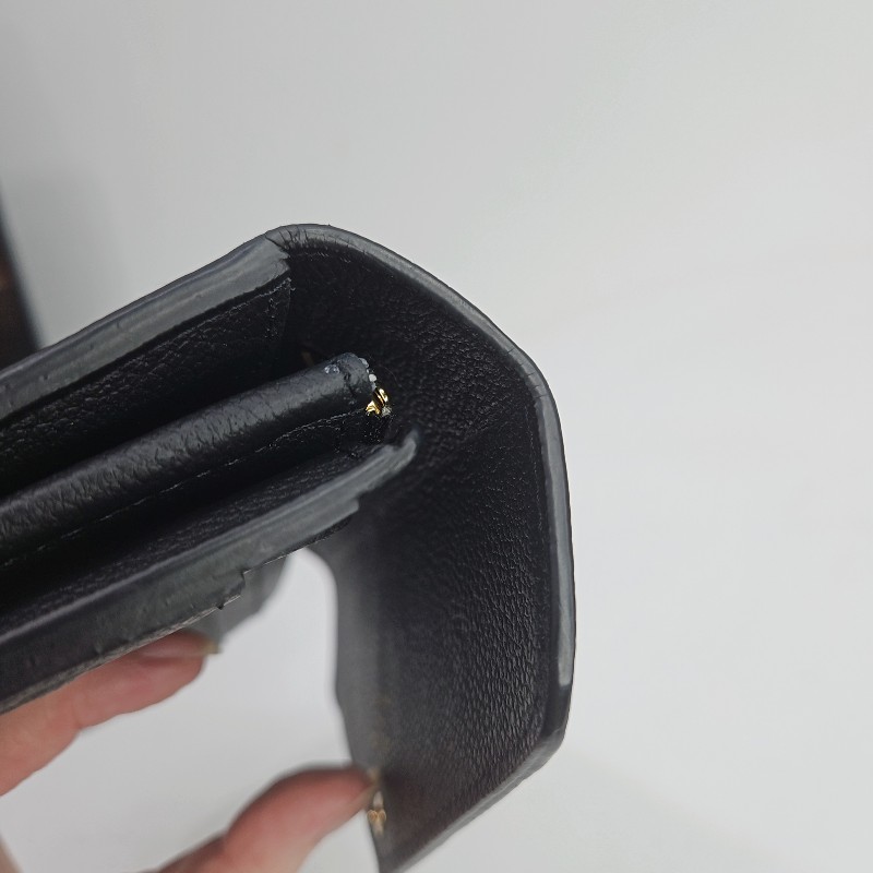 LV 黑牛皮Sarah 16卡信封長夾-7