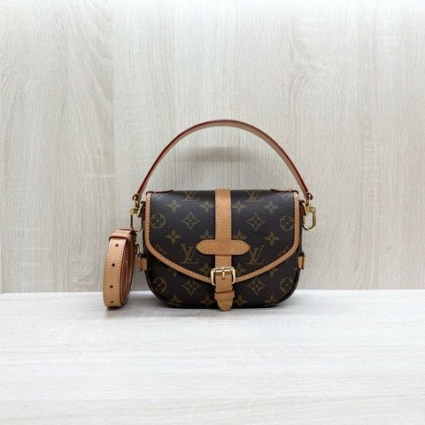 LV 原花金釦Saumur BB手提斜背包M46740