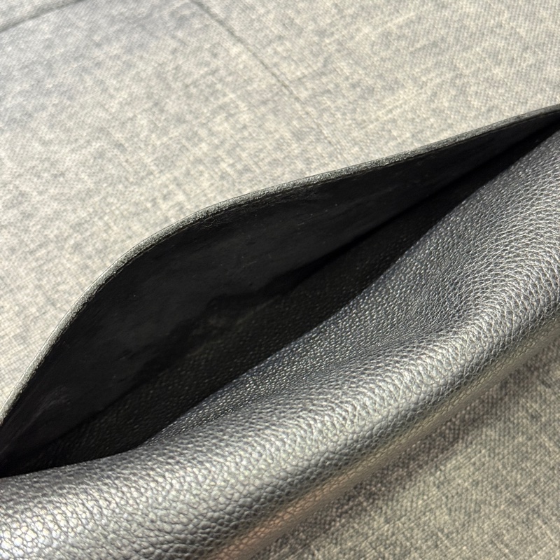 LV M61182 Sarah 黑色壓紋牛皮金釦信封長夾 皮夾-6