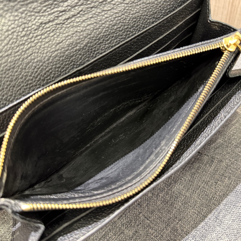 LV M61182 Sarah 黑色壓紋牛皮金釦信封長夾 皮夾-15