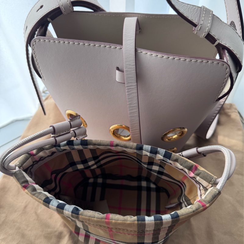 近全新Burberry 水桶包 斜肩背-2
