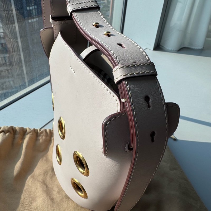 近全新Burberry 水桶包 斜肩背-11