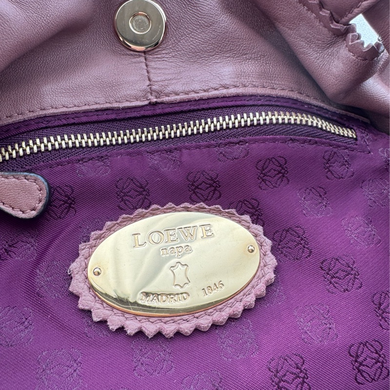 Loewe 藕粉色 羊皮 空氣手提包-11