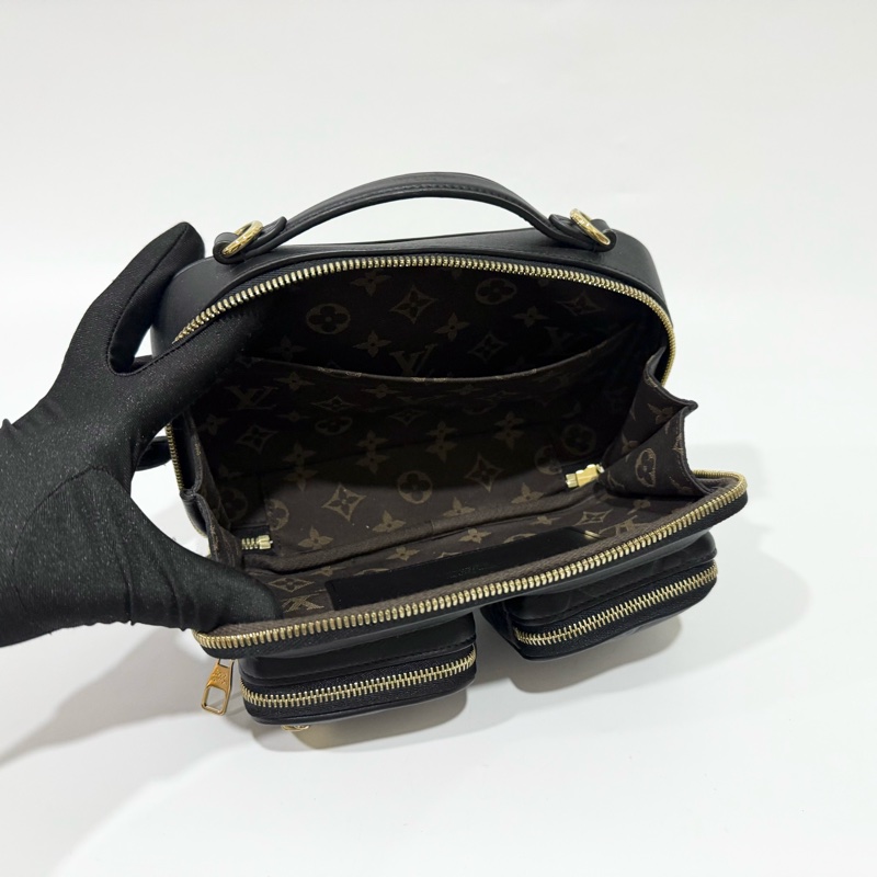 LV黑色壓紋牛皮UTILITY雙口袋肩背包M80450-6