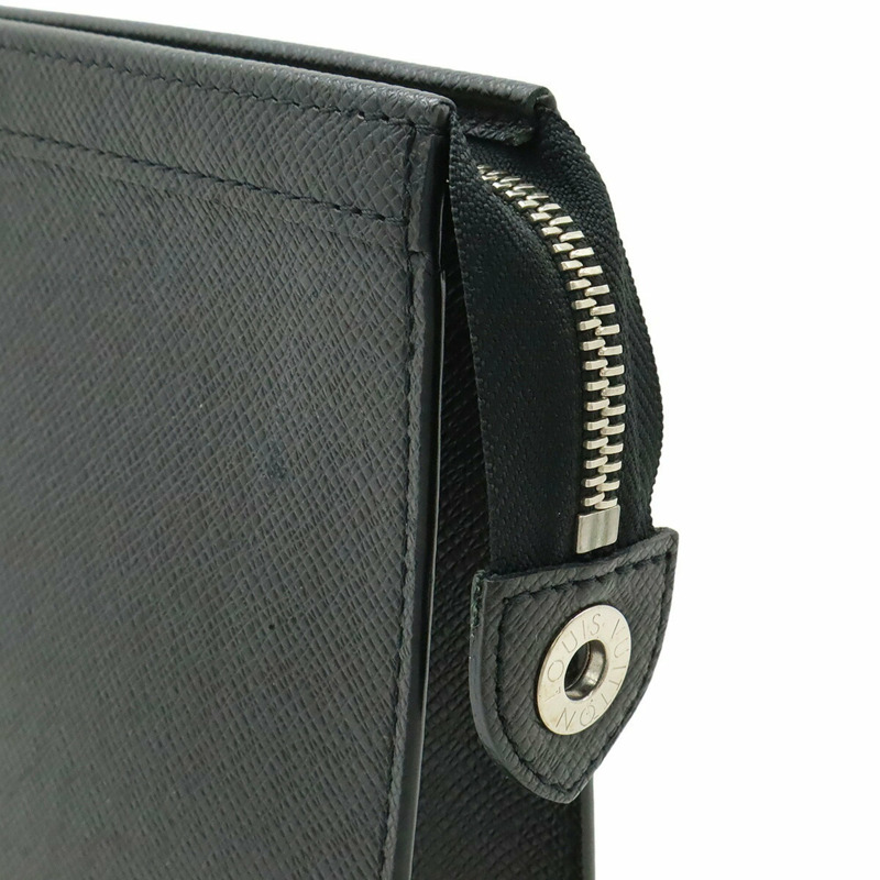 LOUIS VUITTON Taiga Pochette Voyage 中型小牛皮副包/手拿包,Noir Black,M30547-7