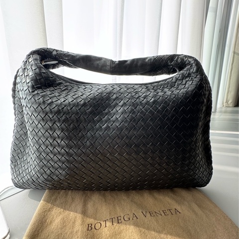 極新Bottega Veneta Hop 黑色皮革 肩背包 和尚包