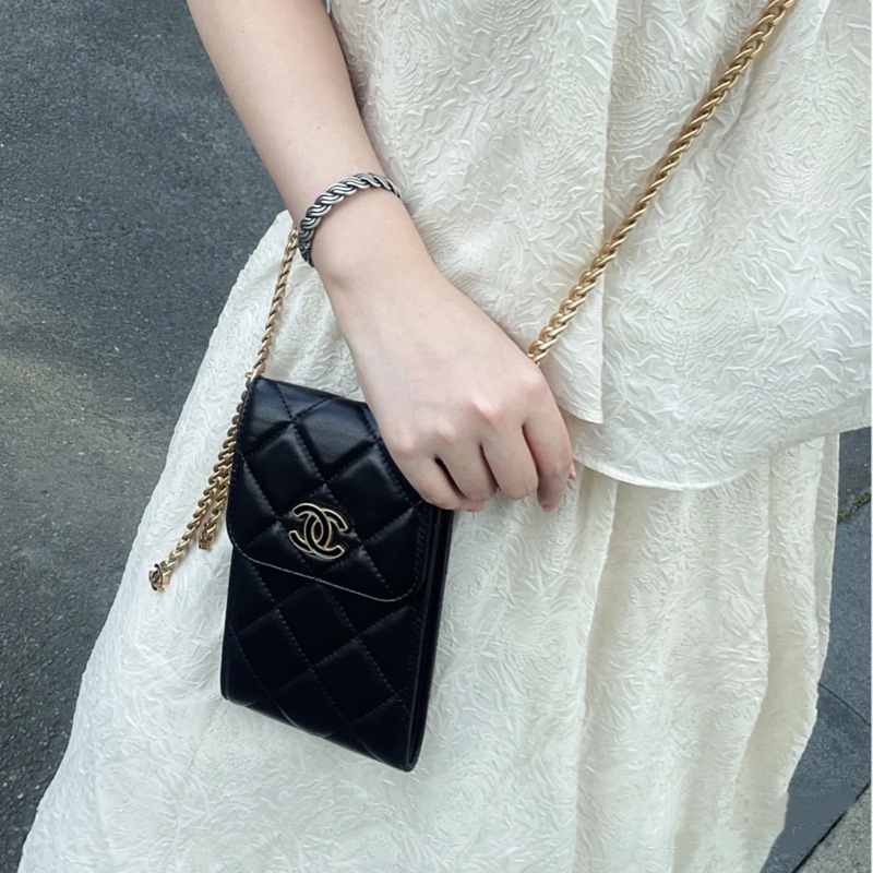Chanel 黑金琺瑯扣手機包 尺寸約10*17cm 鐳射31開帶卡-3