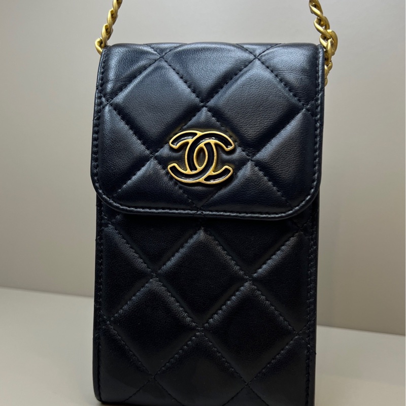 Chanel 黑金琺瑯扣手機包 尺寸約10*17cm 鐳射31開帶卡-8