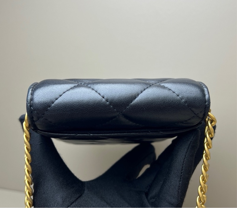 Chanel 黑金琺瑯扣手機包 尺寸約10*17cm 鐳射31開帶卡-12