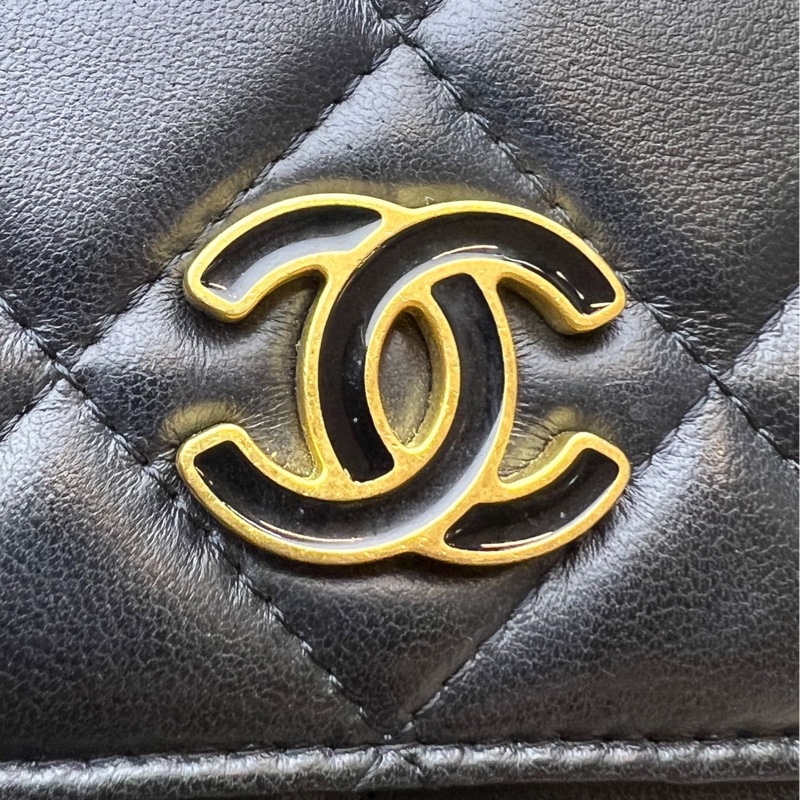 Chanel 黑金琺瑯扣手機包 尺寸約10*17cm 鐳射31開帶卡-15