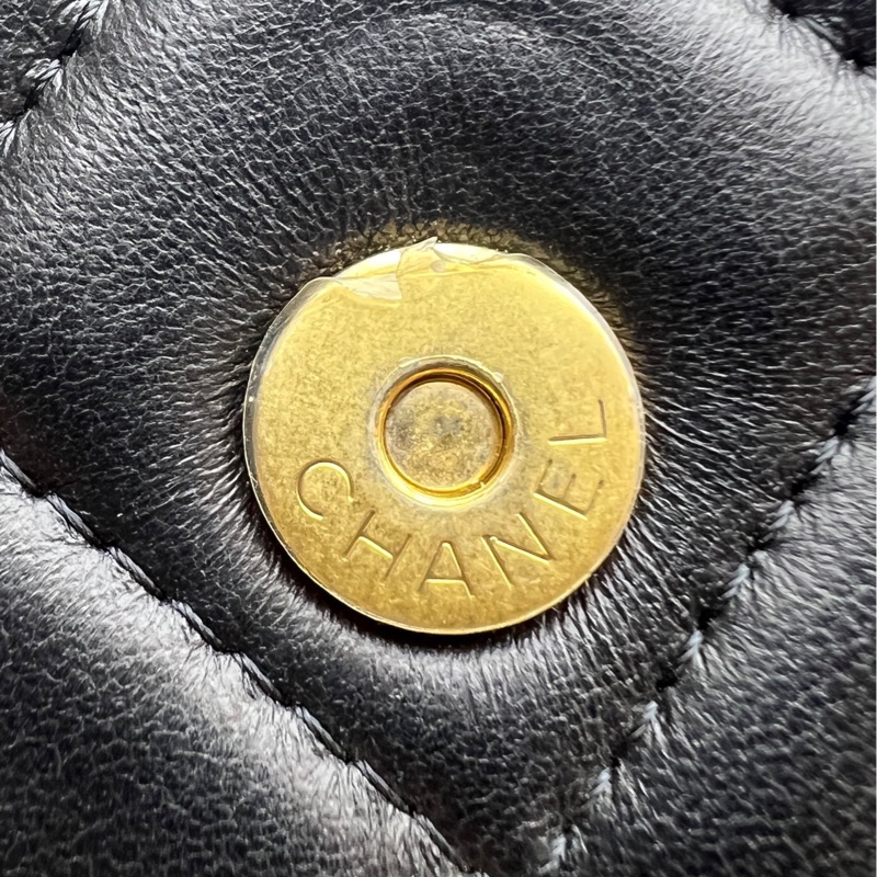 Chanel 黑金琺瑯扣手機包 尺寸約10*17cm 鐳射31開帶卡-17
