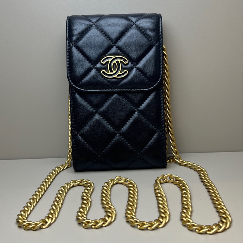 Chanel 黑金琺瑯扣手機包 尺寸約10*17cm 鐳射31開帶卡-18