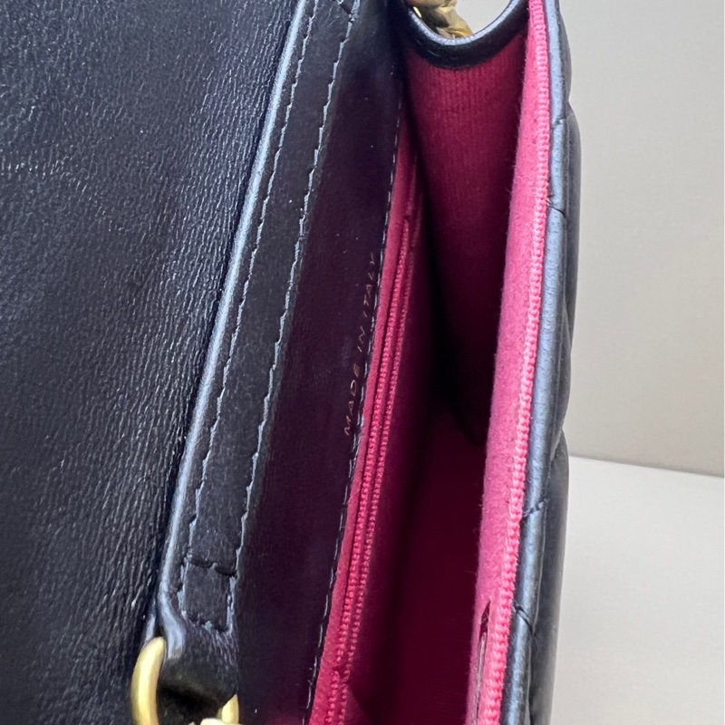 Chanel 黑金琺瑯扣手機包 尺寸約10*17cm 鐳射31開帶卡-19