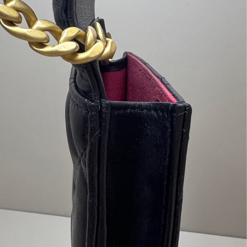 Chanel 黑金琺瑯扣手機包 尺寸約10*17cm 鐳射31開帶卡-20