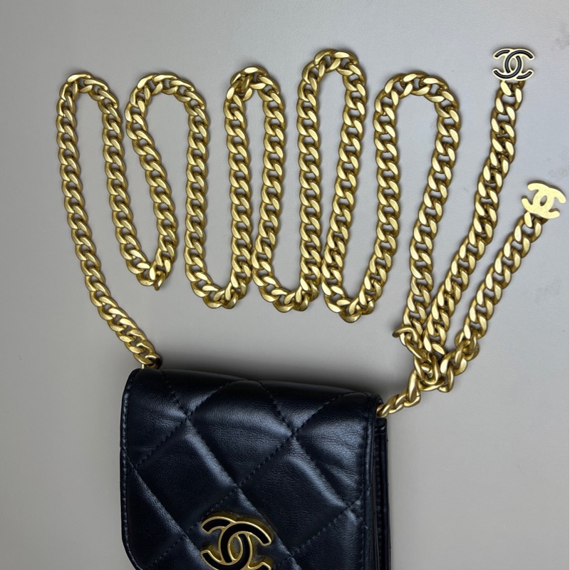 Chanel 黑金琺瑯扣手機包 尺寸約10*17cm 鐳射31開帶卡-24