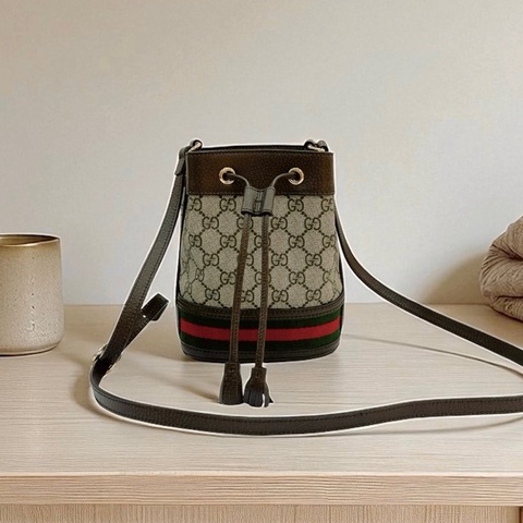 莉亞精品♡GUCCI 550620 mini水桶 九新美包