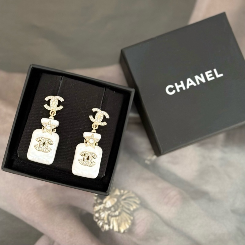 Chanel 23s白貝母香水瓶耳環 滿鑽雙C logo配上星星點綴-0