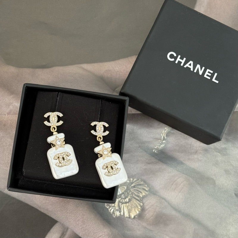 Chanel 23s白貝母香水瓶耳環 滿鑽雙C logo配上星星點綴-2