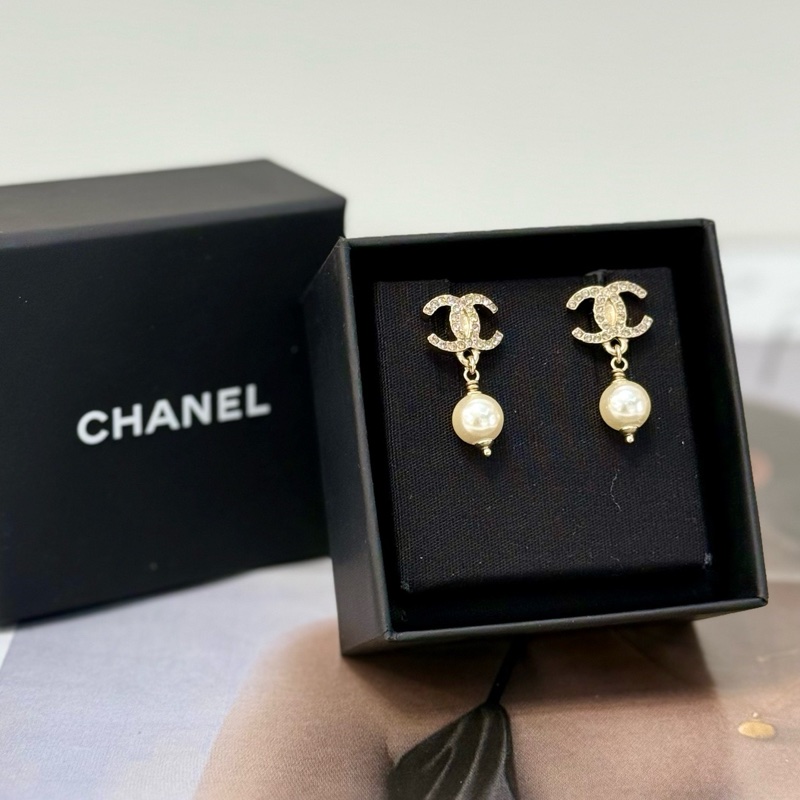 Chanel 滿鑽雙C珍珠吊墜耳環-3