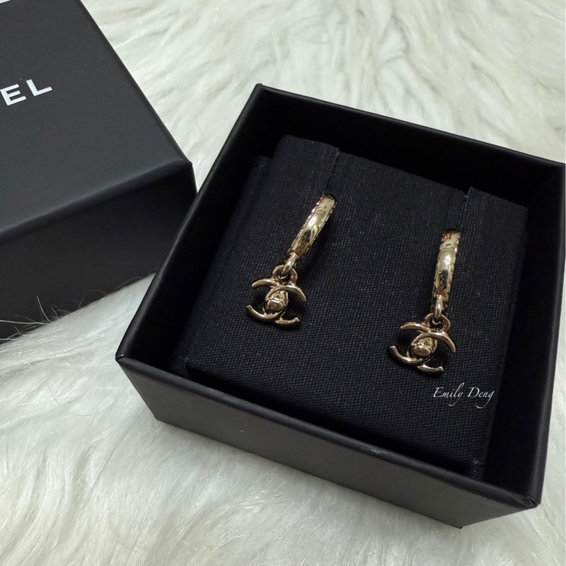 Chanel 垂墜書包扣耳環-0