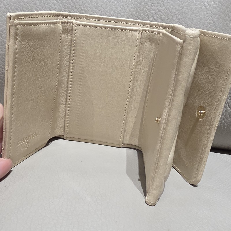 【Chanel】Chanel 19 mini 米色羊皮三折短夾 有零錢袋-2