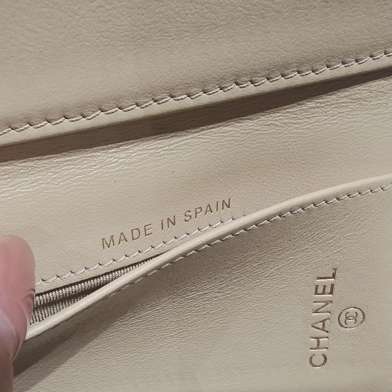【Chanel】Chanel 19 mini 米色羊皮三折短夾 有零錢袋-3